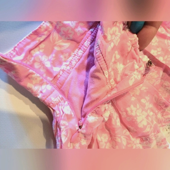 ⏰️3/$10 4T Flowing pink skirt with white flowers prints - Picture 6 of 8